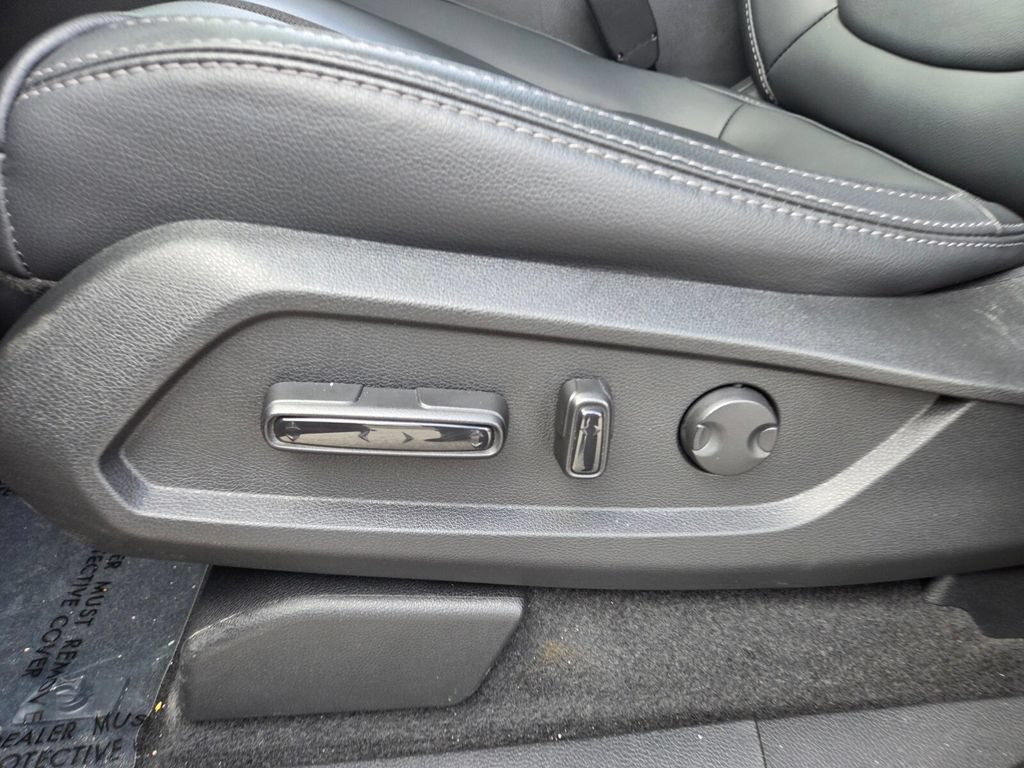 Certified 2025 Honda Pilot Touring image 10