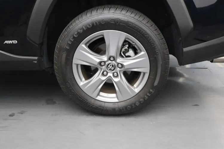 Used 2022 Toyota RAV4 LE AWD/4WD image 33