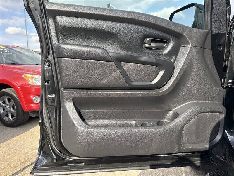 Used 2018 Nissan Titan S w/ S Utility Package AWD/4WD image 18