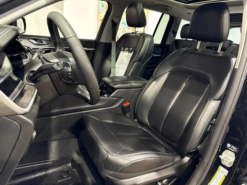Used 2023 Jeep Grand Cherokee 4WD 4xe image 12