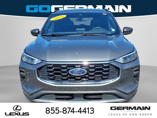 Used 2025 Ford Escape ST-Line FWD image 3