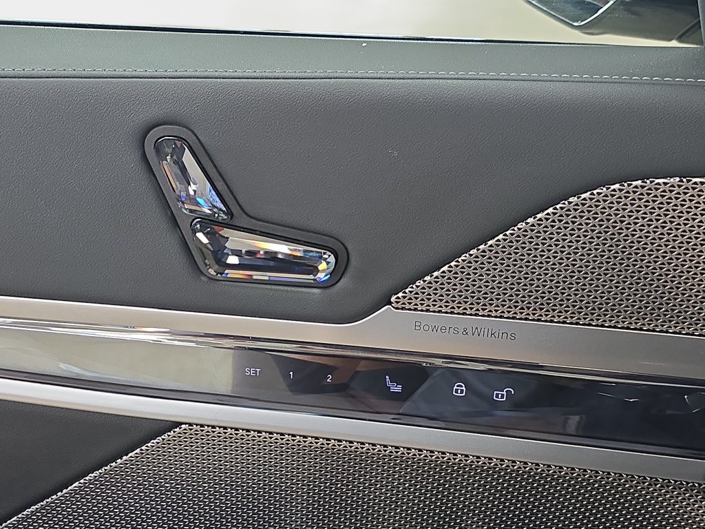 Certified 2023 BMW 740i RWD image 28