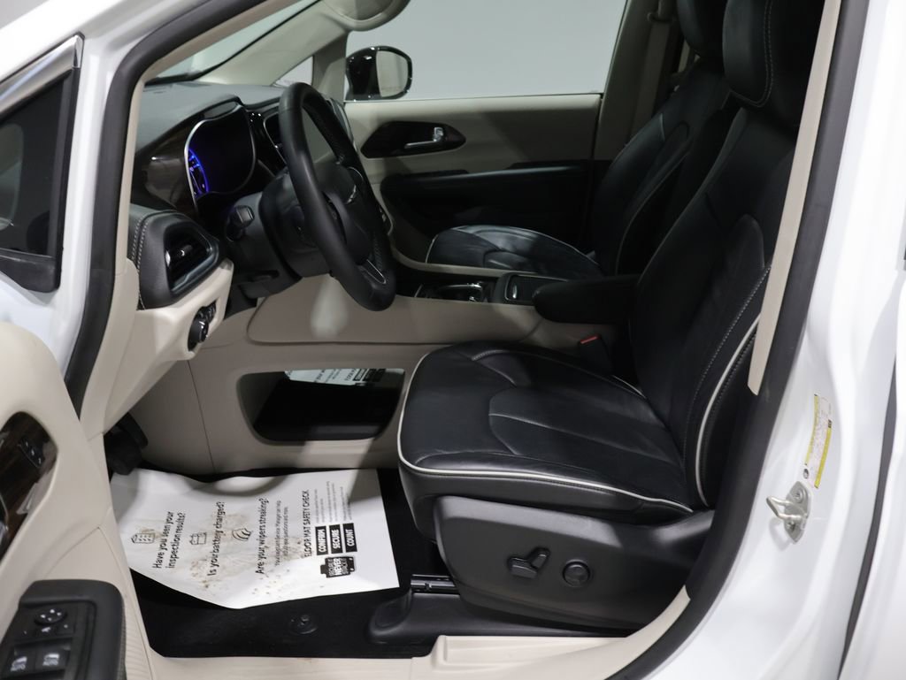 Certified 2024 Chrysler Pacifica Limited AWD/4WD image 13