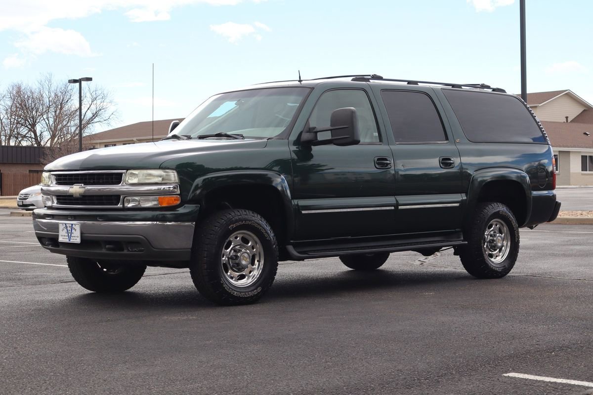 Used 2002 Chevrolet Suburban 2500 LT image 11