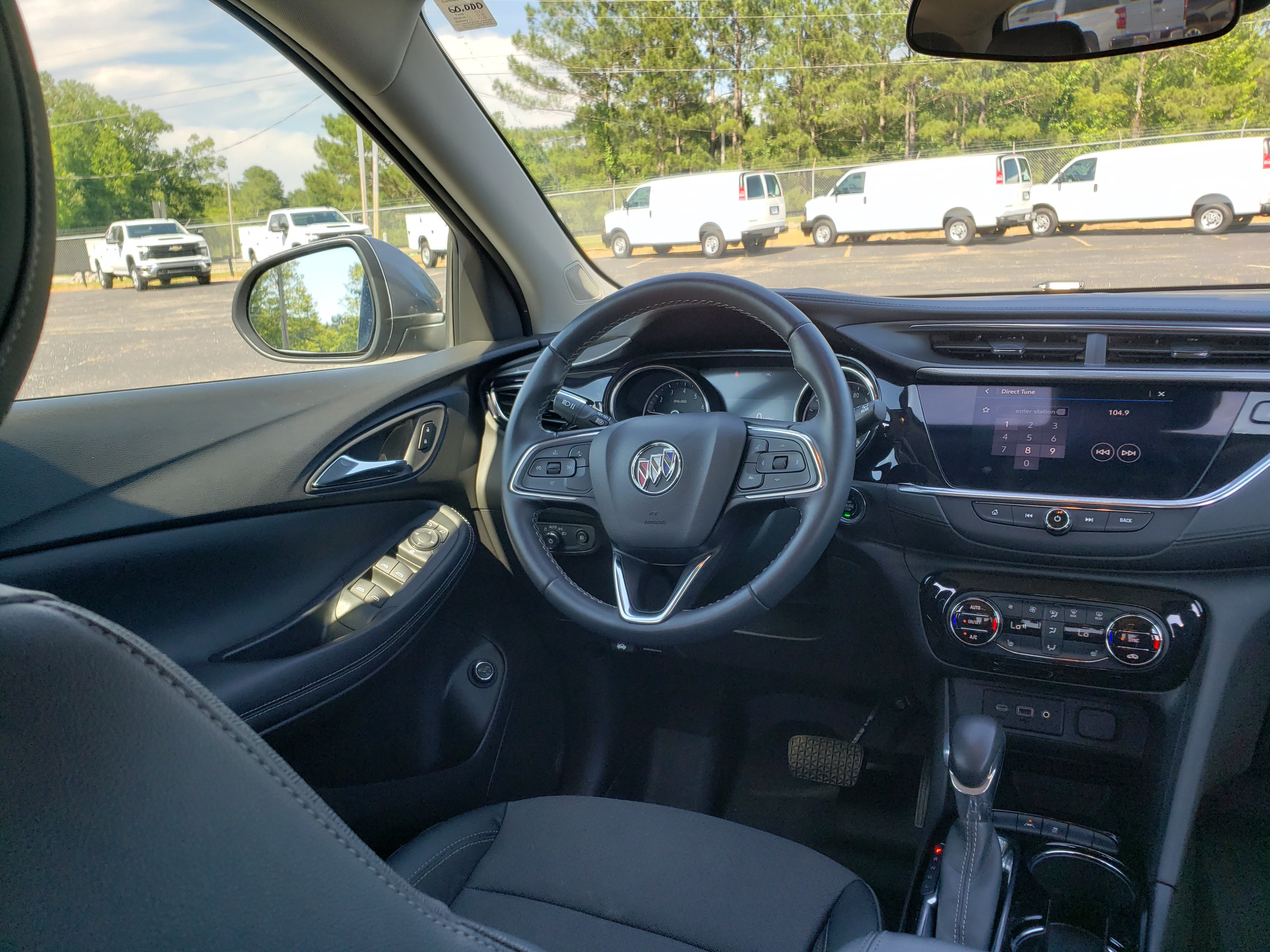 Used 2022 Buick Encore GX Select w/ Sport Touring Package FWD image 32