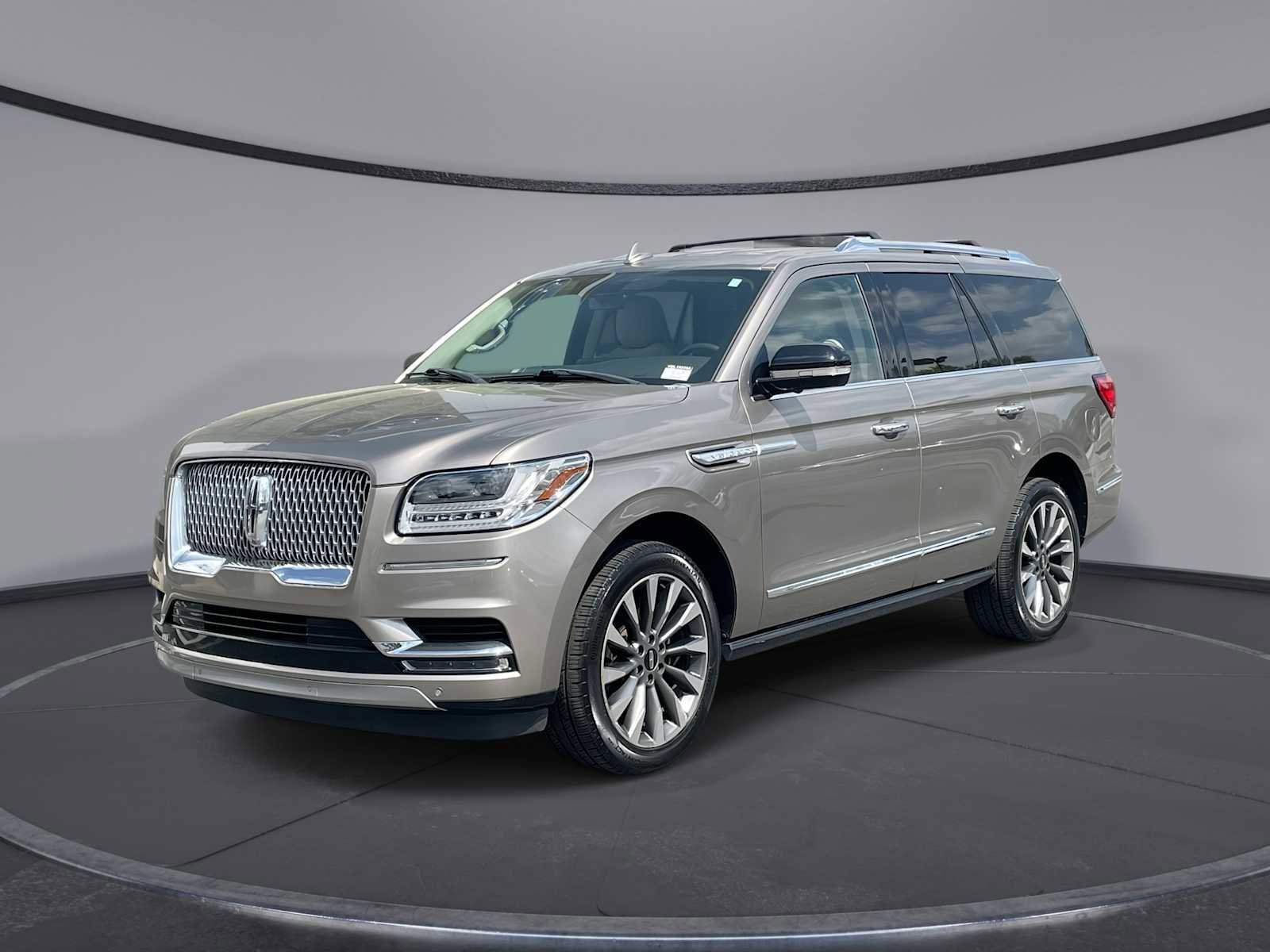 Used 2019 Lincoln Navigator Select image 2