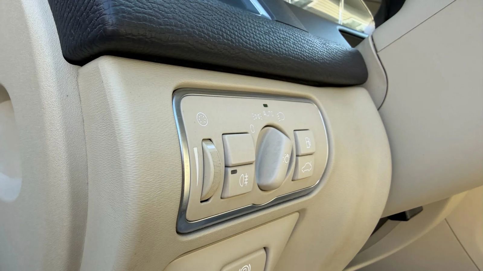 Used 2016 Volvo XC60 T5 Platinum image 26