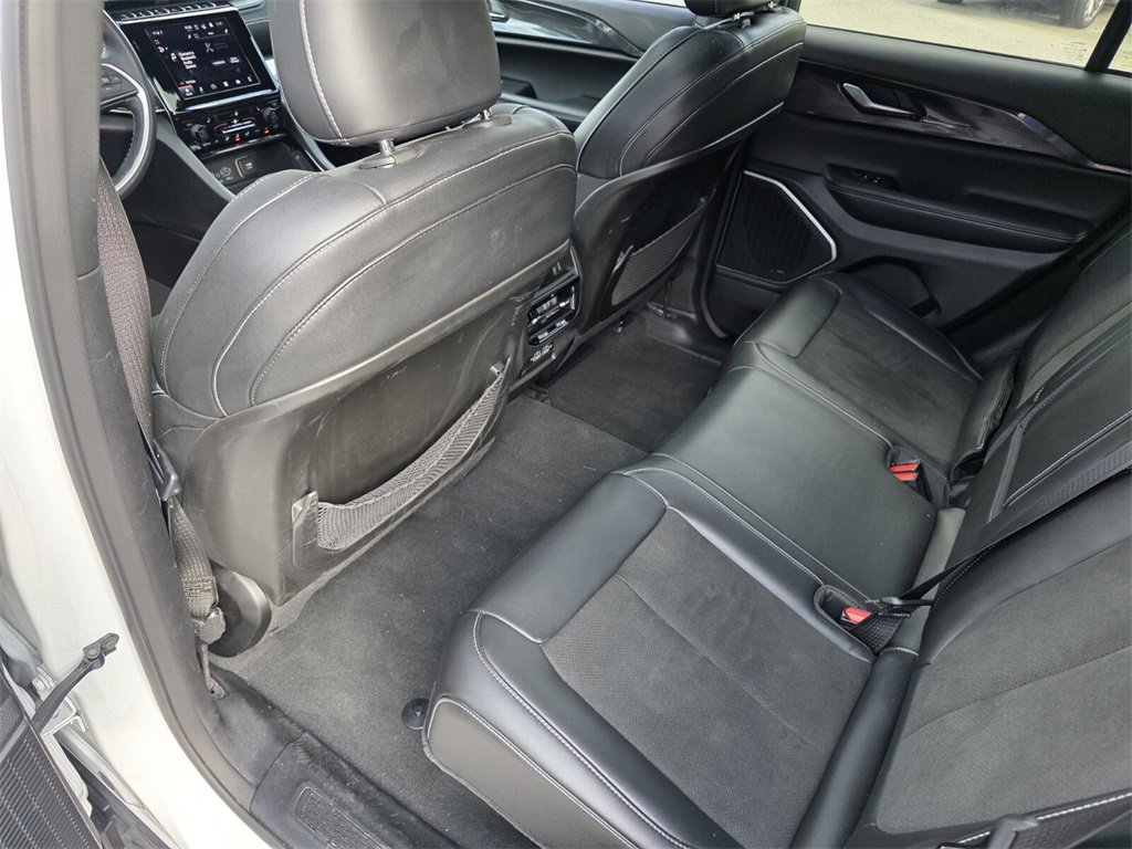 Used 2022 Jeep Grand Cherokee Altitude image 15