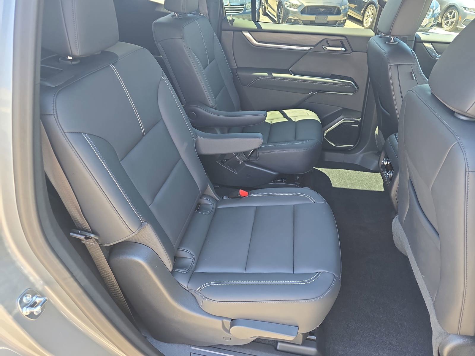 Used 2024 GMC Acadia Elevation w/ Black Edition FWD image 11