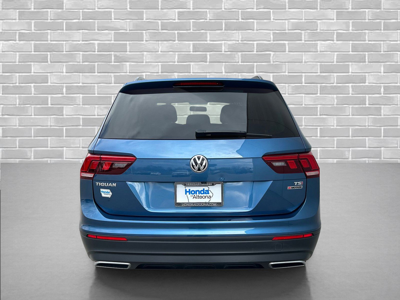 Used 2018 Volkswagen Tiguan S image 4