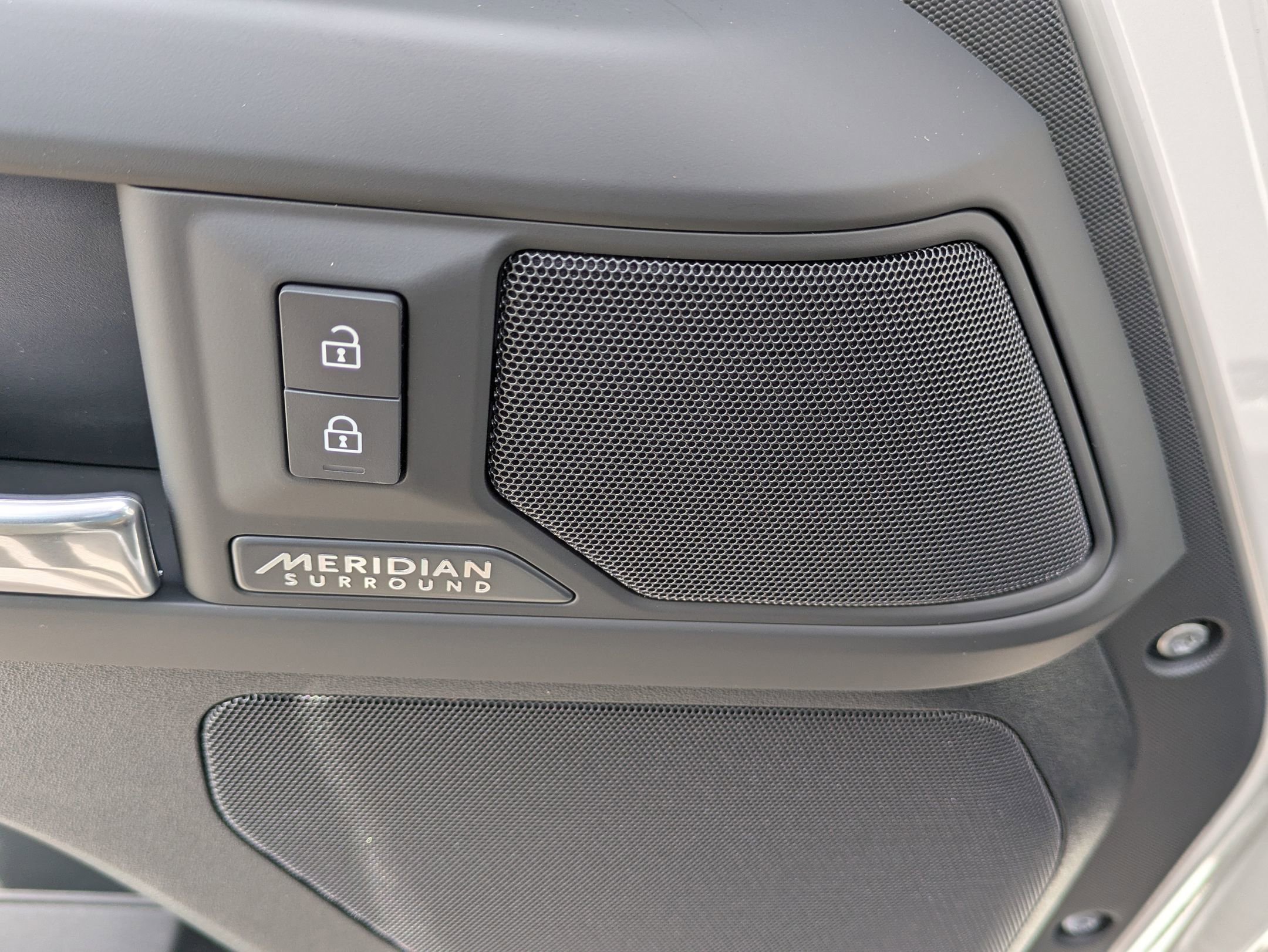 New 2026 Land Rover Defender 110 X-Dynamic SE image 23