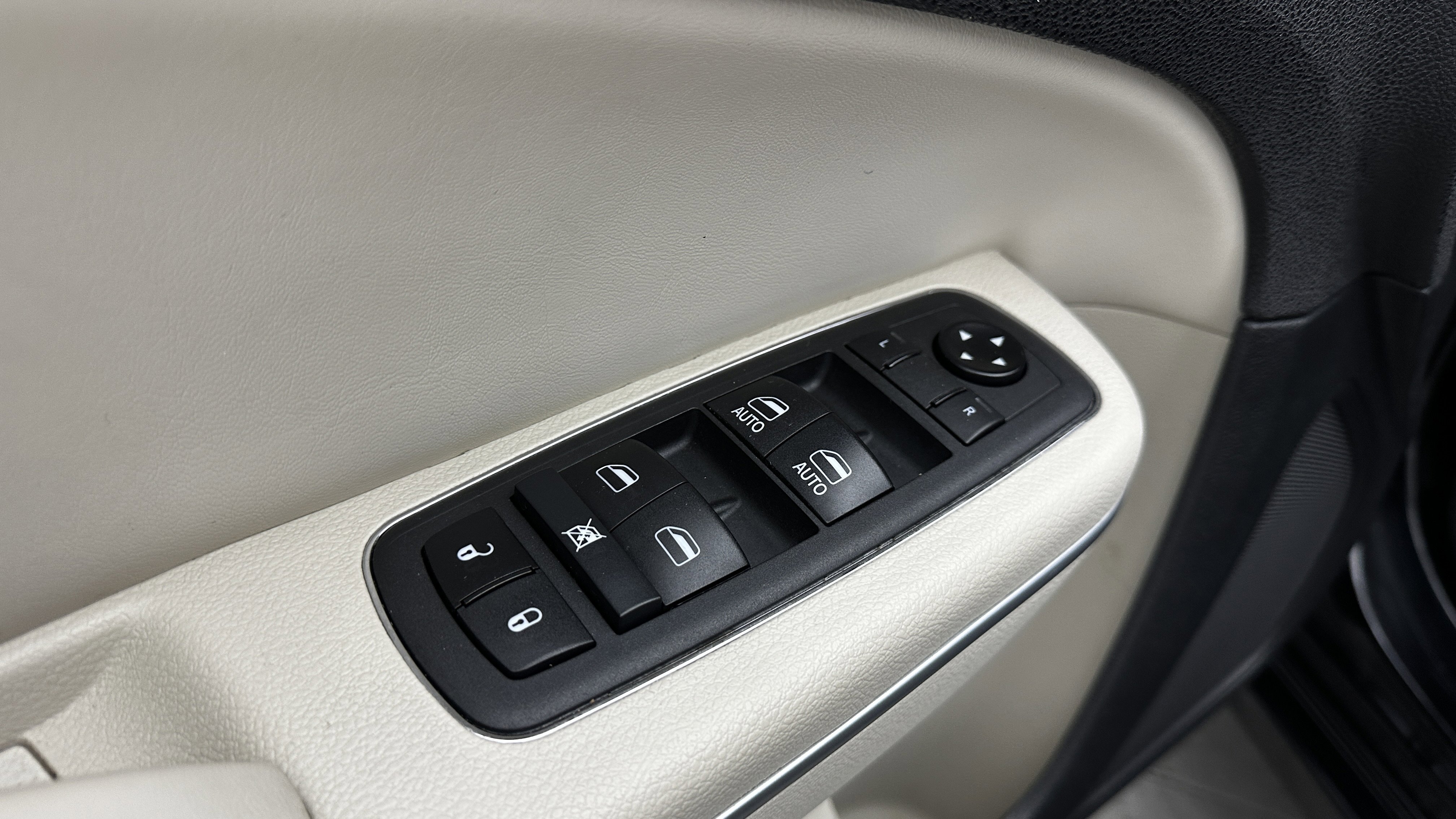 Used 2021 Chrysler 300 Touring L w/ Popular Equipment Group image 13