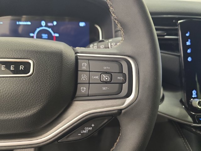 Used 2025 Jeep Wagoneer Series II AWD/4WD image 33
