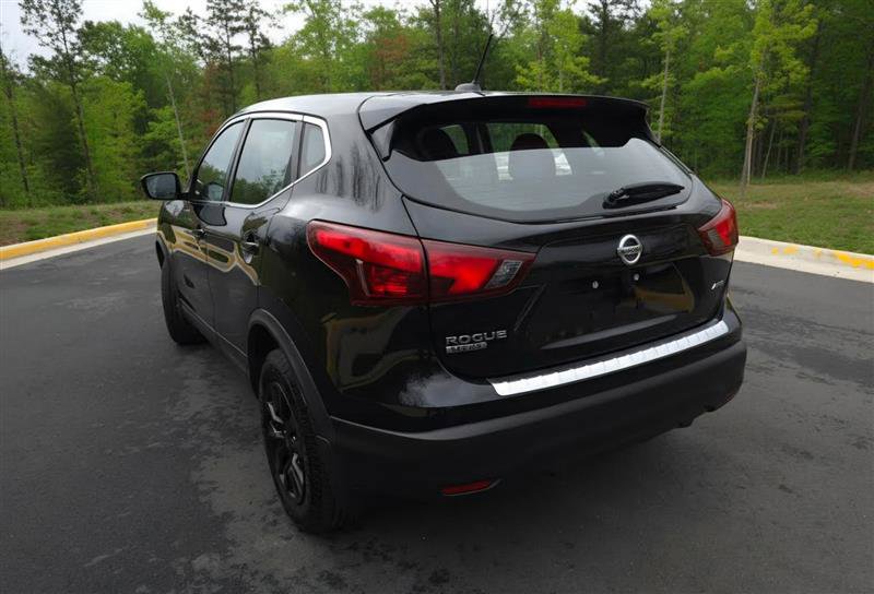 Used 2018 Nissan Rogue Sport S AWD/4WD image 8