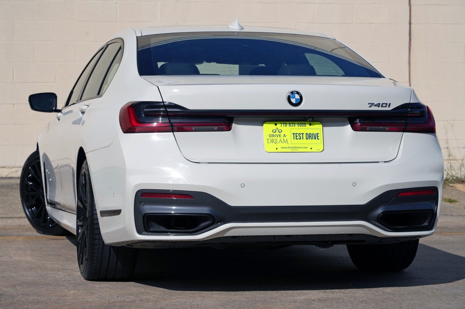 Used 2022 BMW 740i w/ M Sport Package RWD image 6