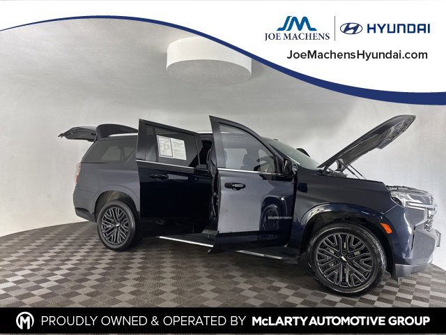 Used 2023 Chevrolet Suburban LT w/ LT Signature Plus Package image 13