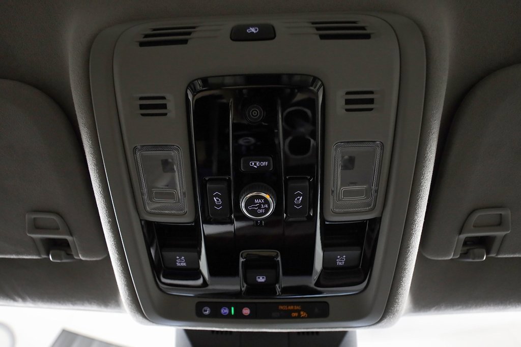 Used 2025 Cadillac Escalade Sport Platinum w/ LPO, ONYX Package image 32