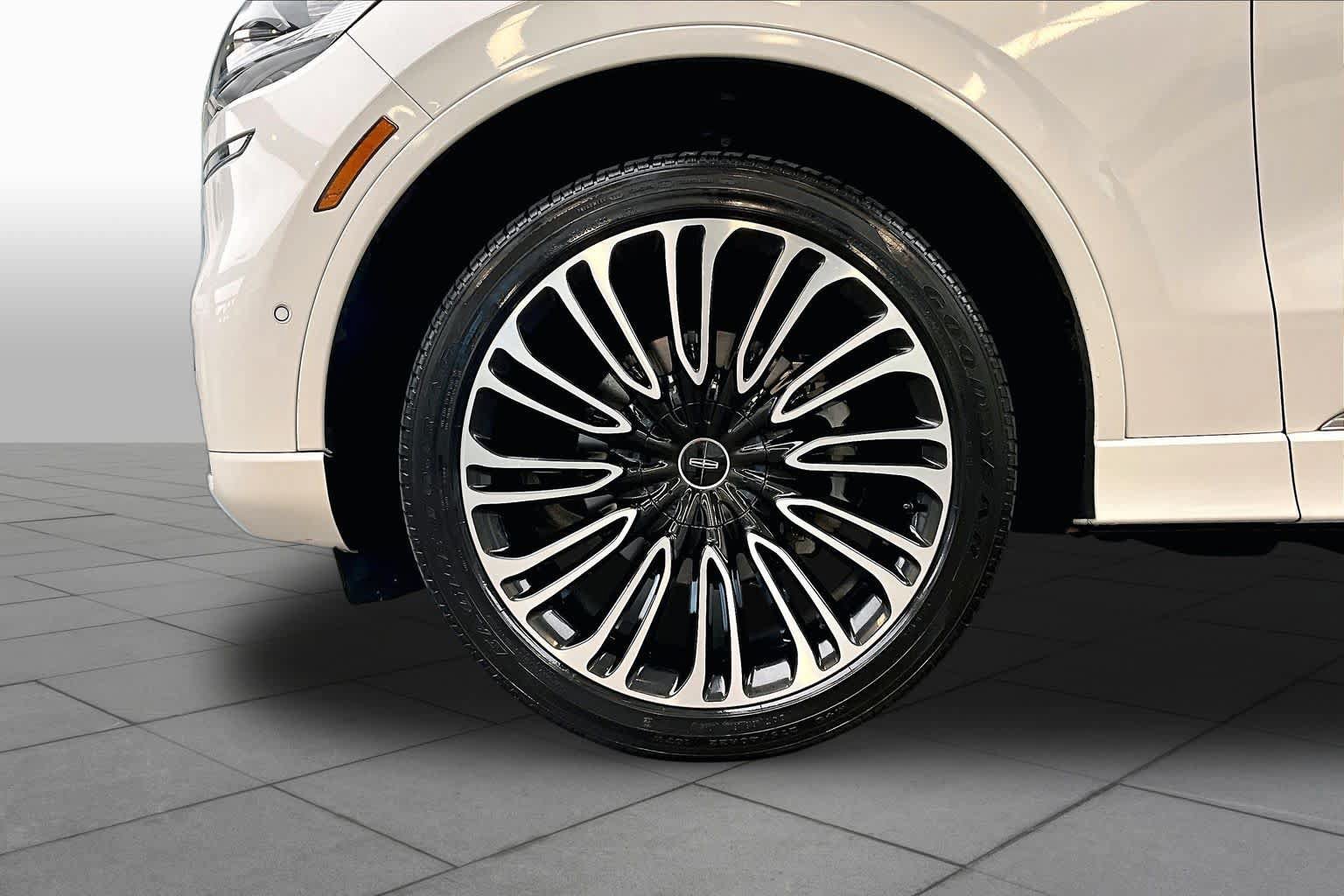 Used 2022 Lincoln Aviator Black Label w/ Dynamic Handling Package AWD/4WD image 10