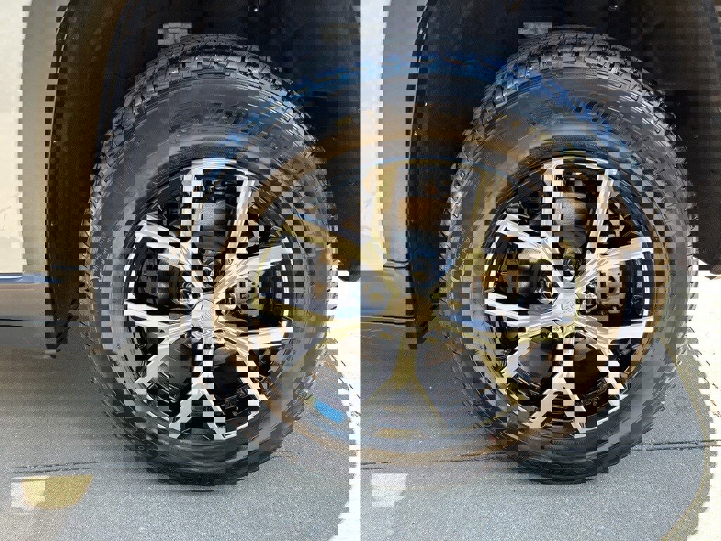 Used 2024 Jeep Grand Cherokee Limited w/ Luxury Tech Group II image 10