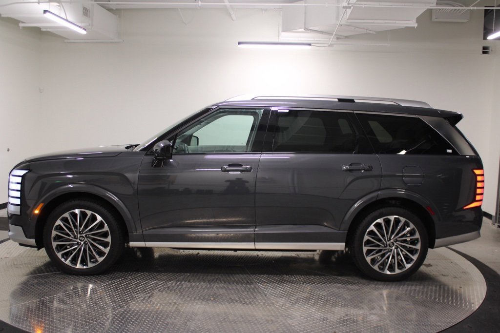 Used 2026 Hyundai Palisade Calligraphy image 2