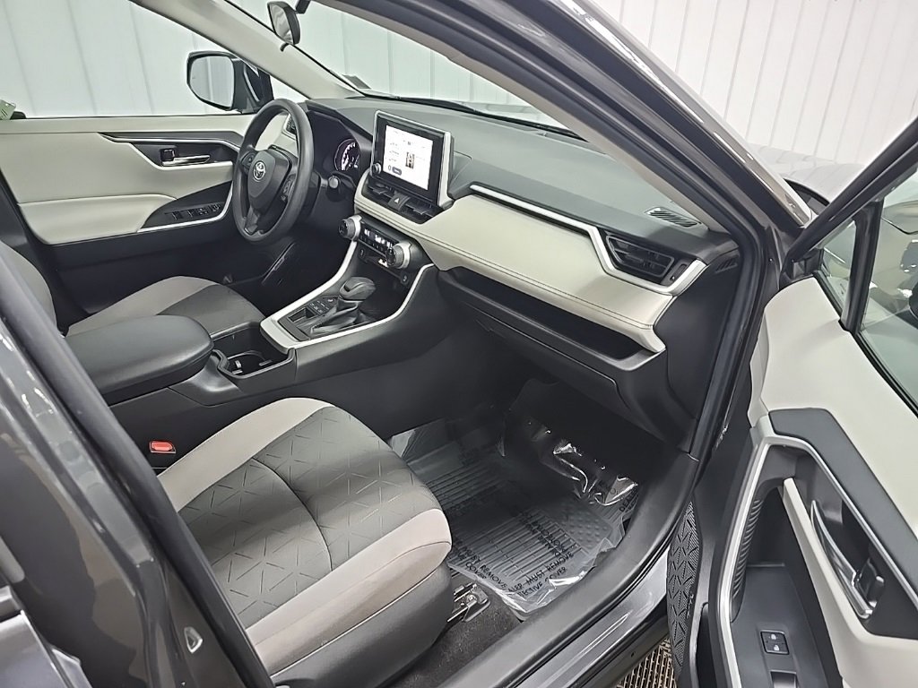 Used 2023 Toyota RAV4 XLE image 16