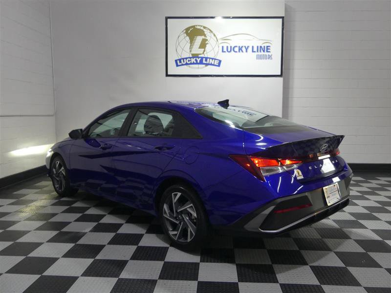 Used 2025 Hyundai Elantra Sport FWD image 11