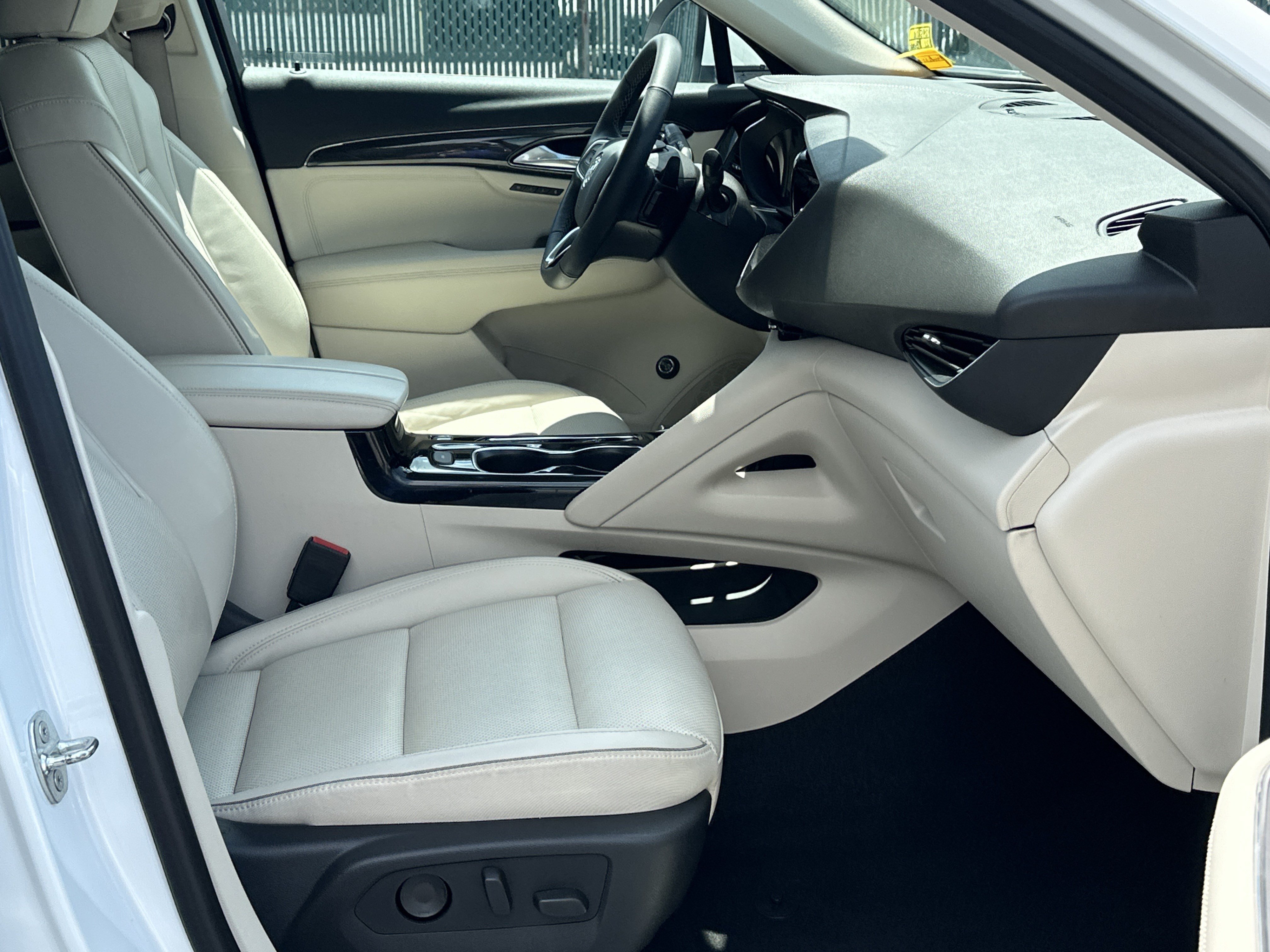 Used 2021 Buick Envision Essence w/ Technology Package I FWD image 12