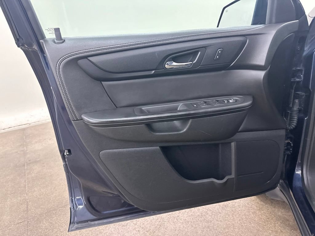 Used 2015 Chevrolet Traverse LT w/ Style and Technology Package FWD image 34