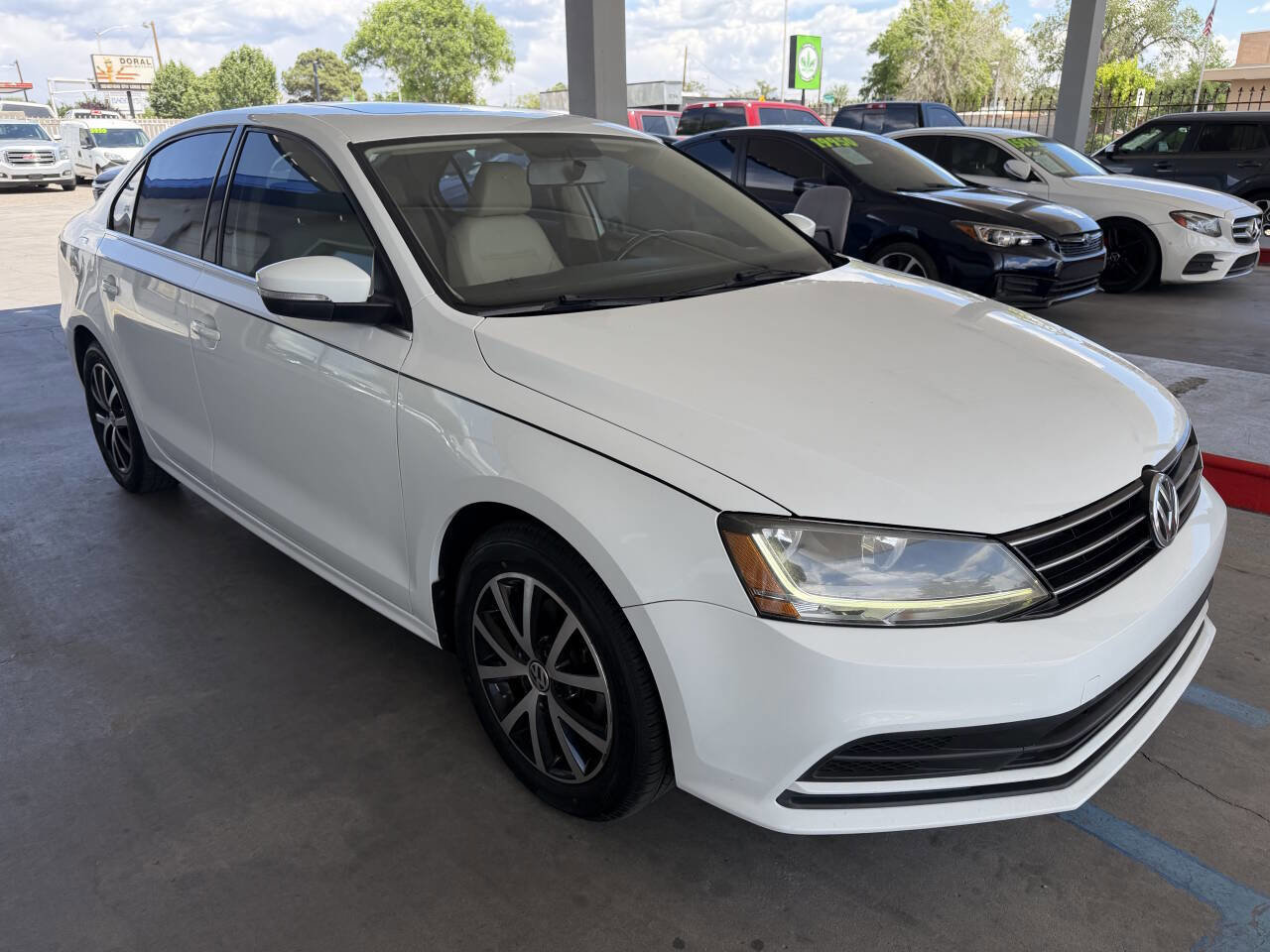 Used 2017 Volkswagen Jetta SE FWD image 10