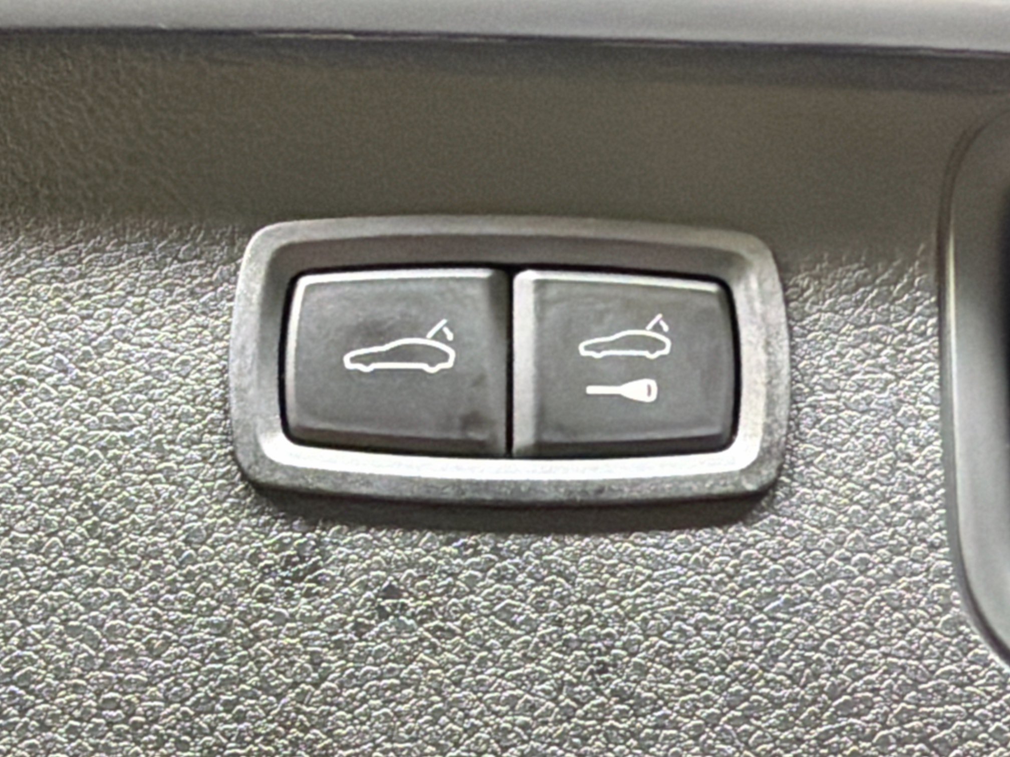Certified 2026 Porsche Macan AWD/4WD image 13