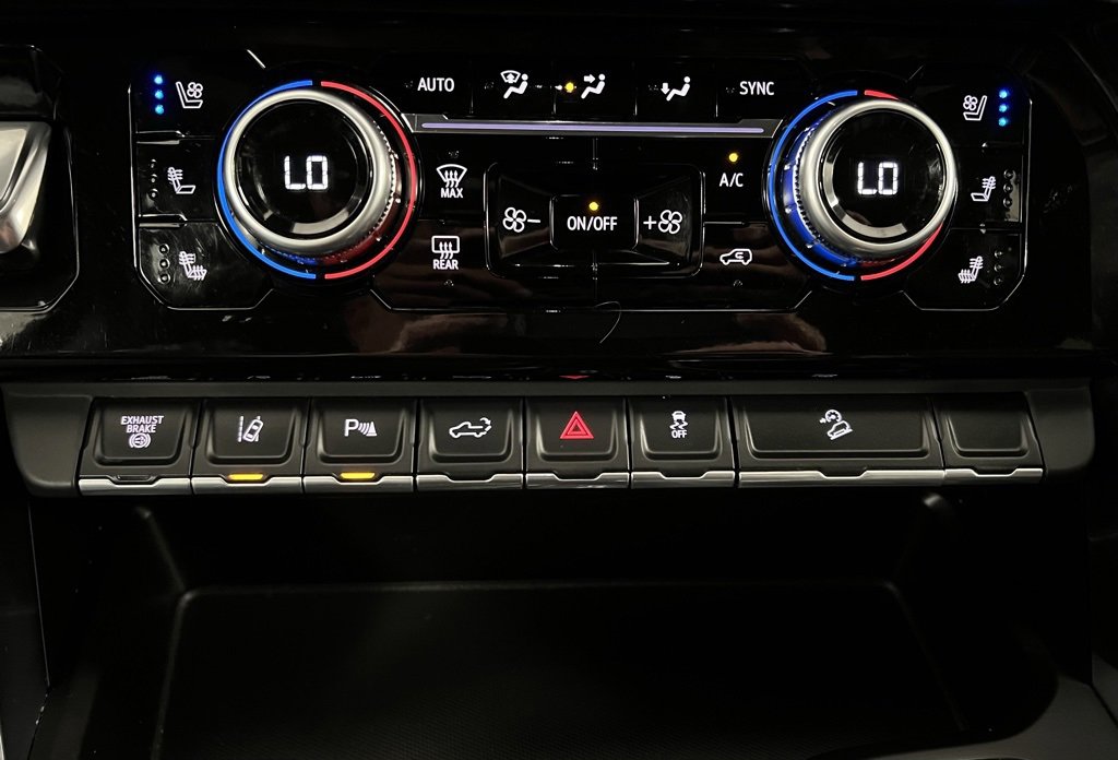 Used 2024 GMC Sierra 2500 Denali w/ Denali Reserve Package image 44