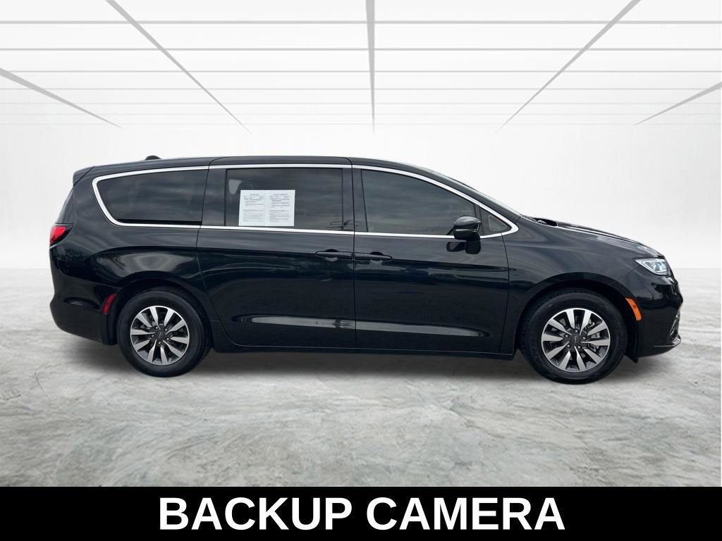 Used 2022 Chrysler Pacifica Touring-L FWD image 4