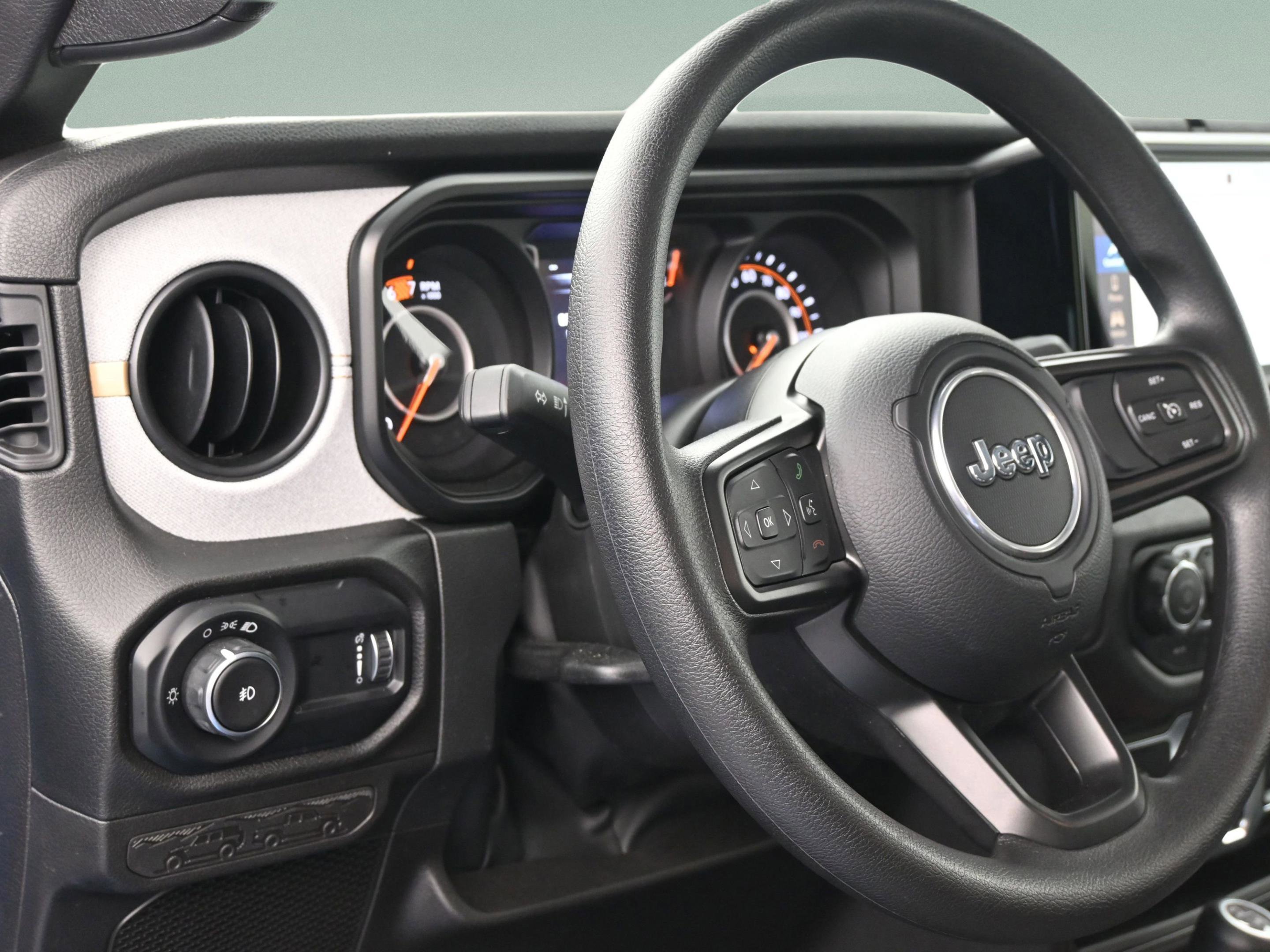 Used 2025 Jeep Wrangler Sport image 34