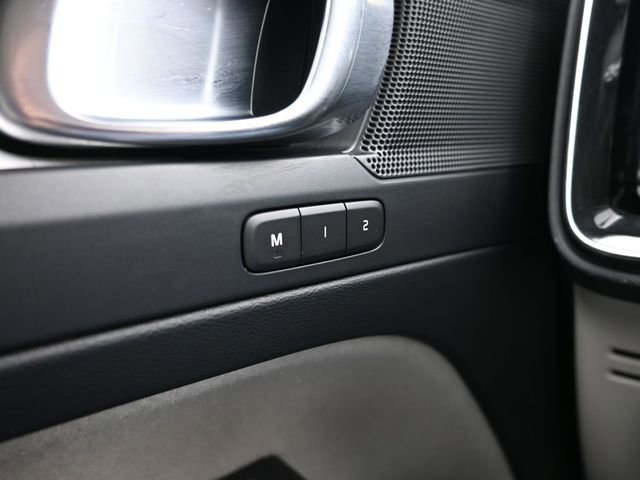 Used 2020 Volvo XC40 T5 Momentum w/ Protection Package Premier image 26