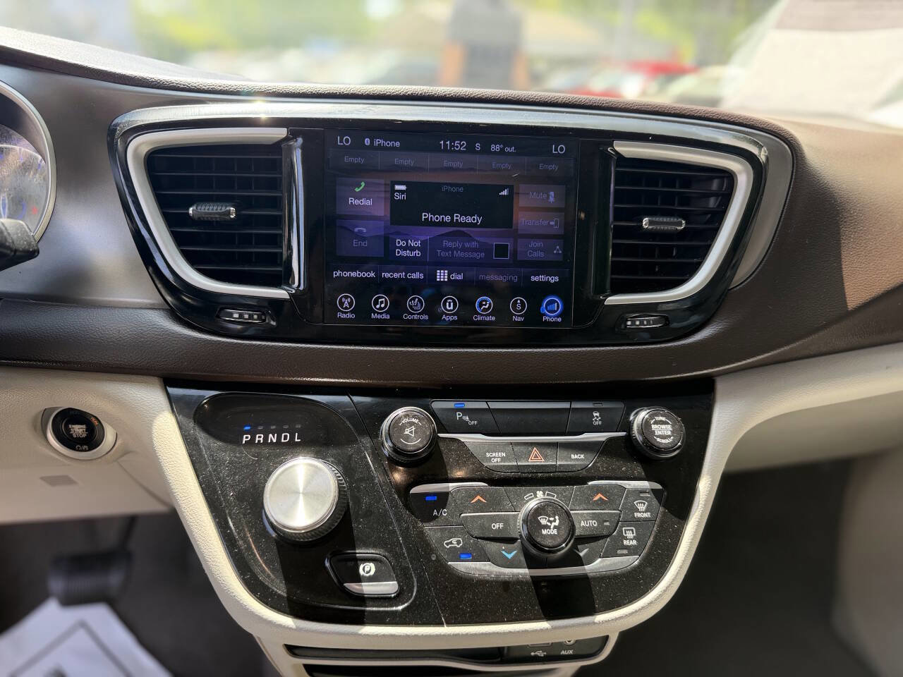 Used 2017 Chrysler Pacifica Touring-L FWD image 15