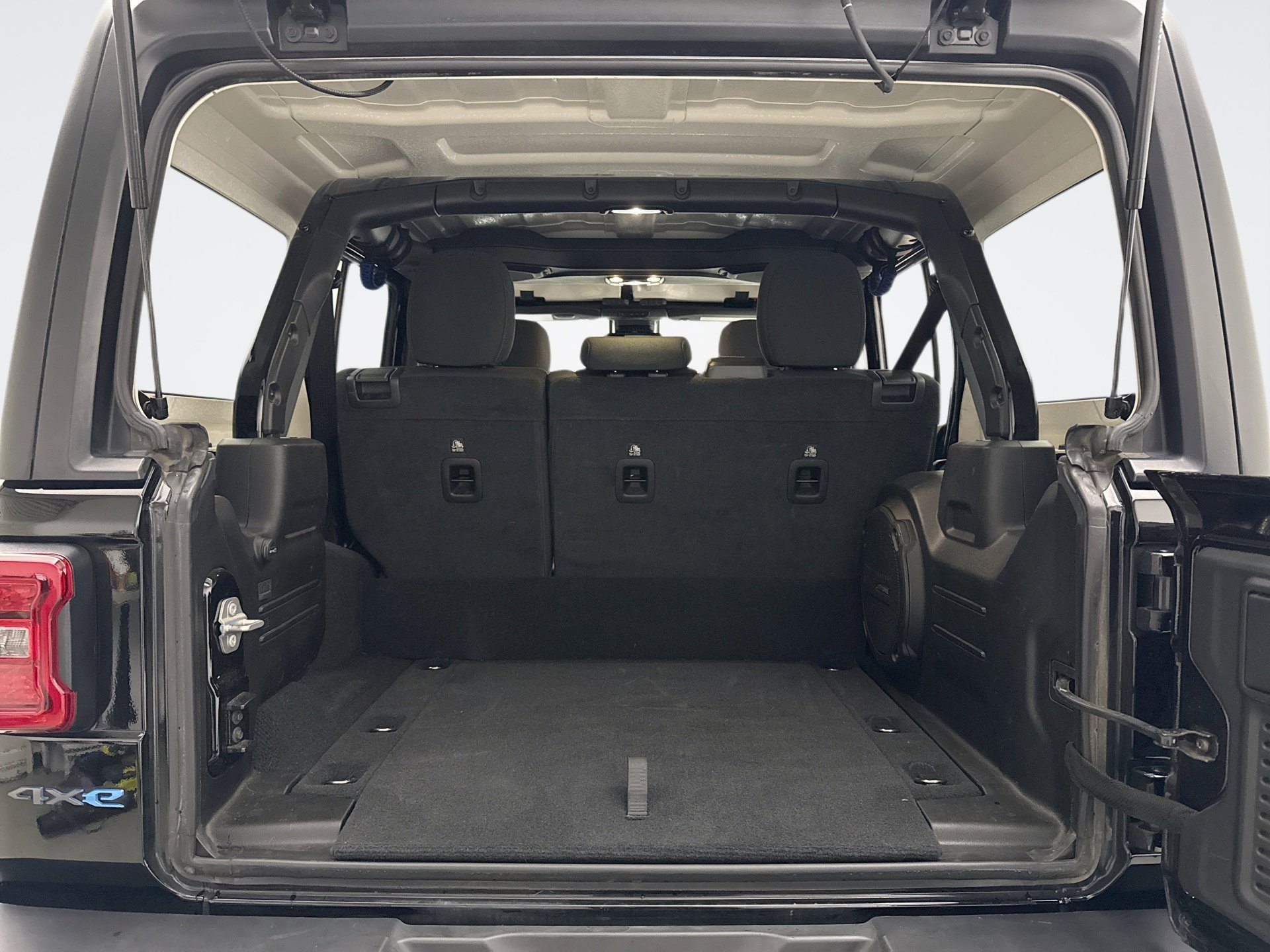 Used 2022 Jeep Wrangler Unlimited Rubicon 4xe w/ Cold Weather Group image 19