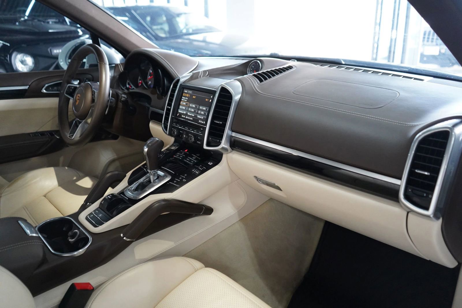 Used 2015 Porsche Cayenne S AWD/4WD image 18