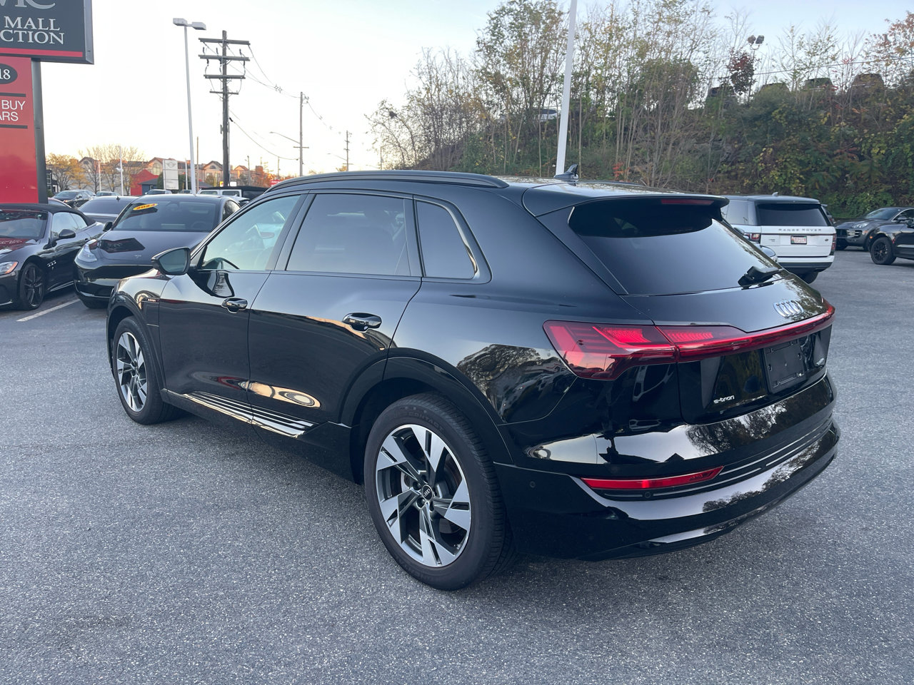 Used 2023 Audi e-tron Premium w/ Convenience Plus Package image 5