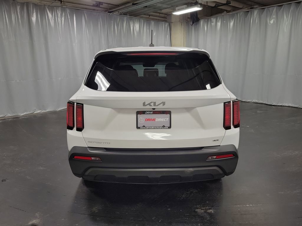 Used 2023 Kia Sorento LX image 7