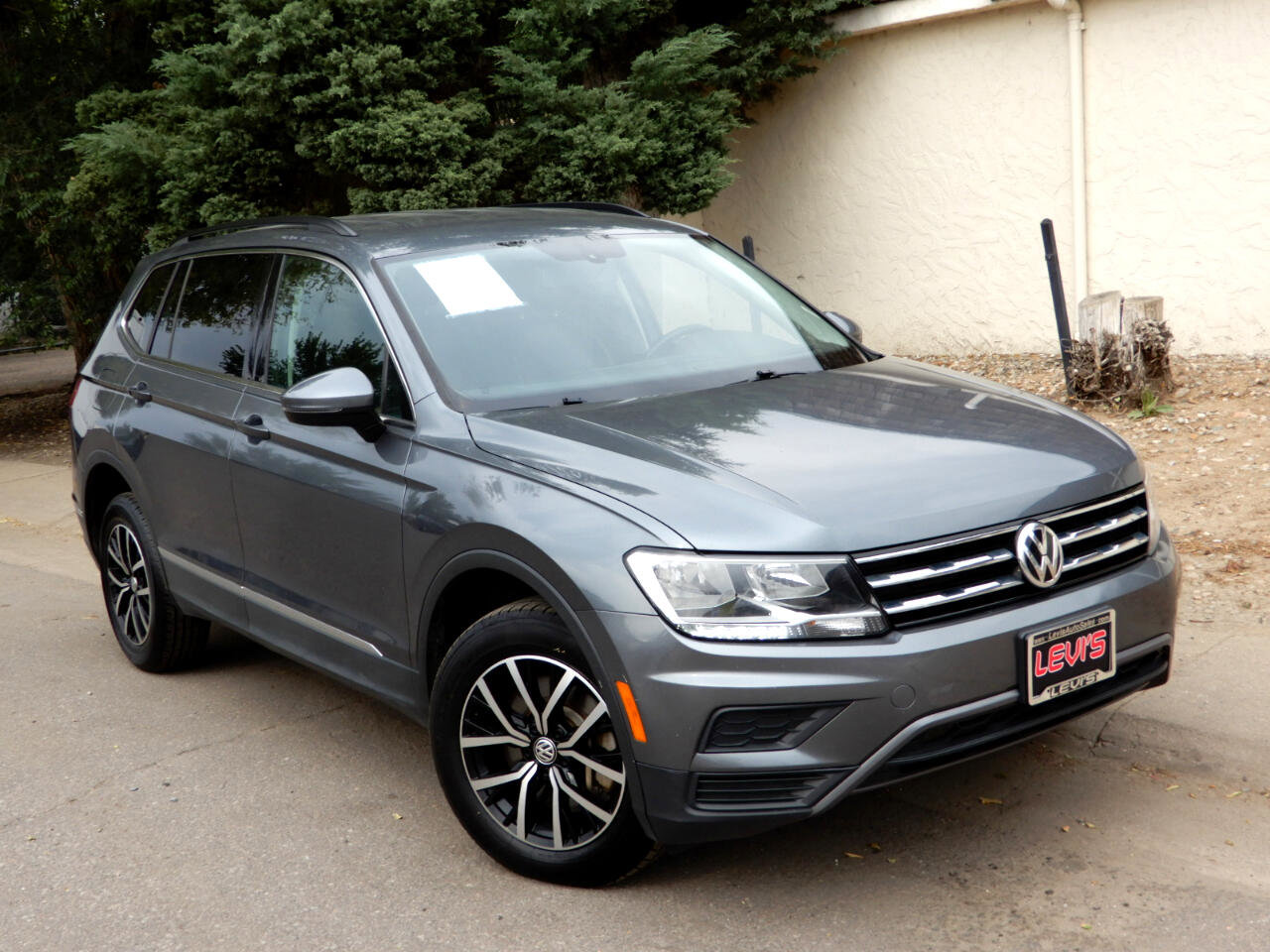 Used 2021 Volkswagen Tiguan SE image 3