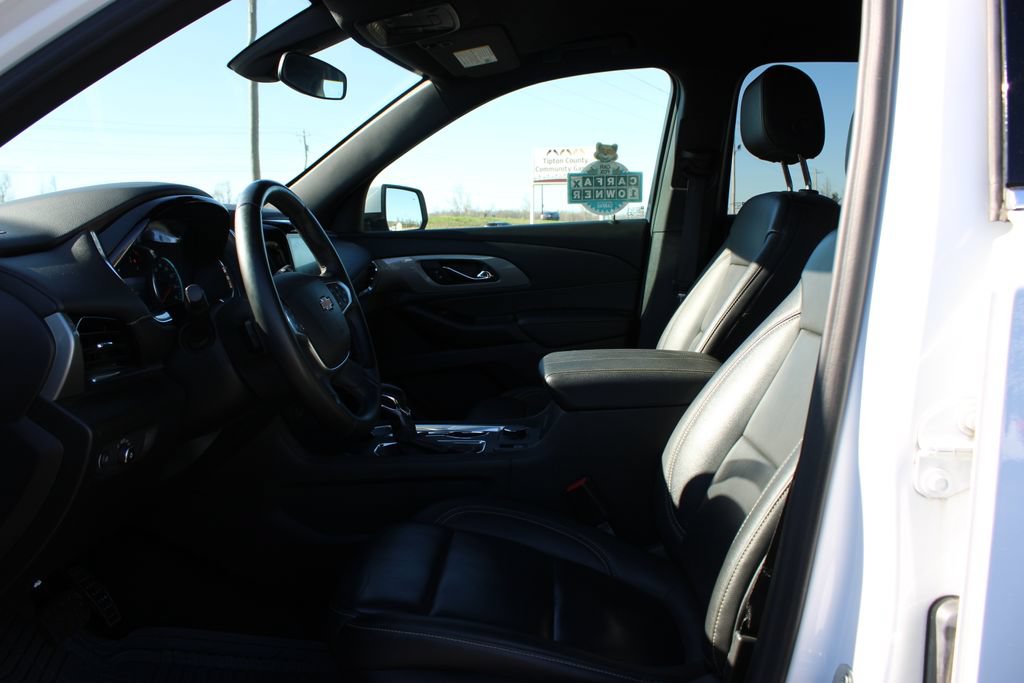 Used 2023 Chevrolet Traverse LT FWD image 23