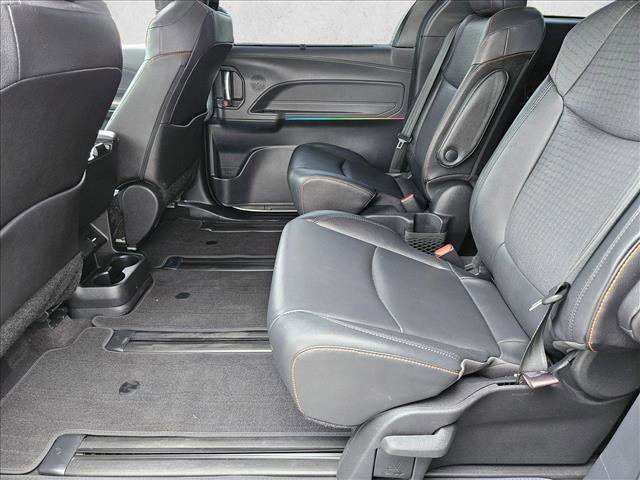 Used 2021 Toyota Sienna XSE w/ XSE Plus Package AWD/4WD image 18