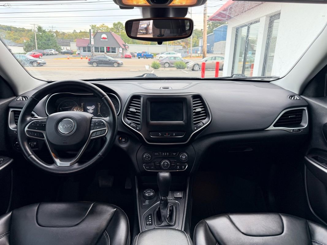 Used 2021 Jeep Cherokee Latitude Plus w/ Mopar Interior Package image 22