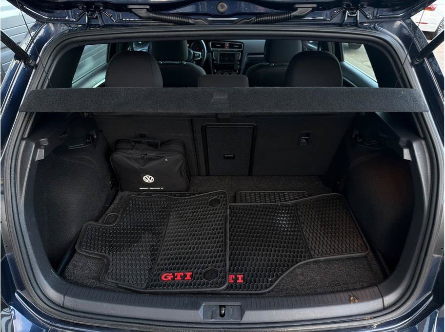 Used 2017 Volkswagen GTI SE FWD image 22