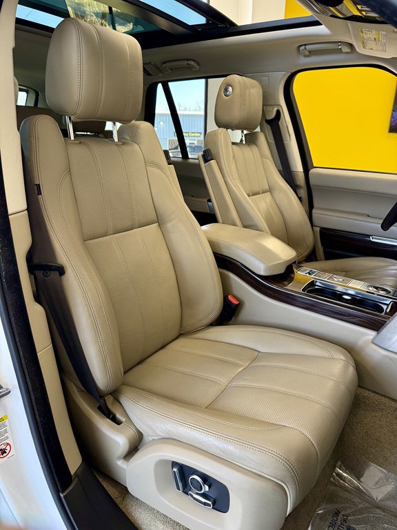 Used 2017 Land Rover Range Rover HSE image 16