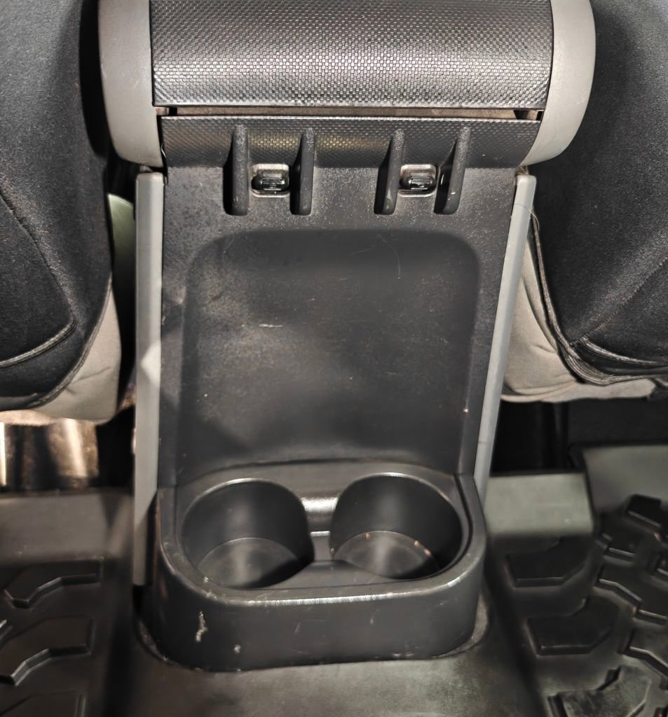 Used 2010 Jeep Wrangler Unlimited Sport image 28