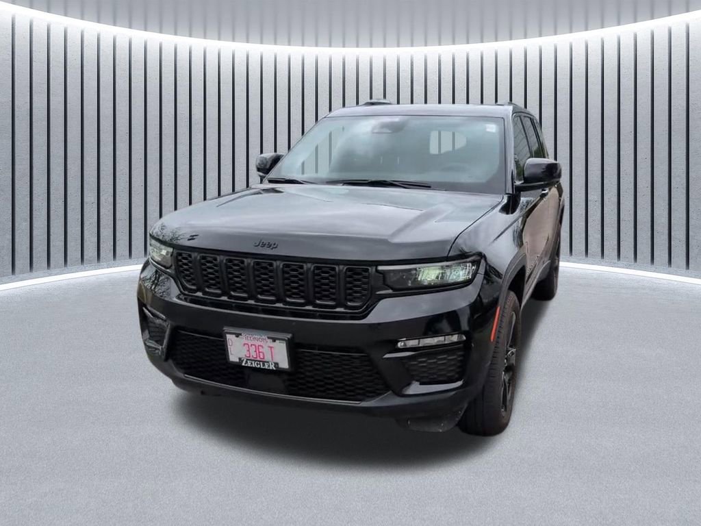 Used 2025 Jeep Grand Cherokee Limited w/ Black Appearance Package AWD/4WD image 16