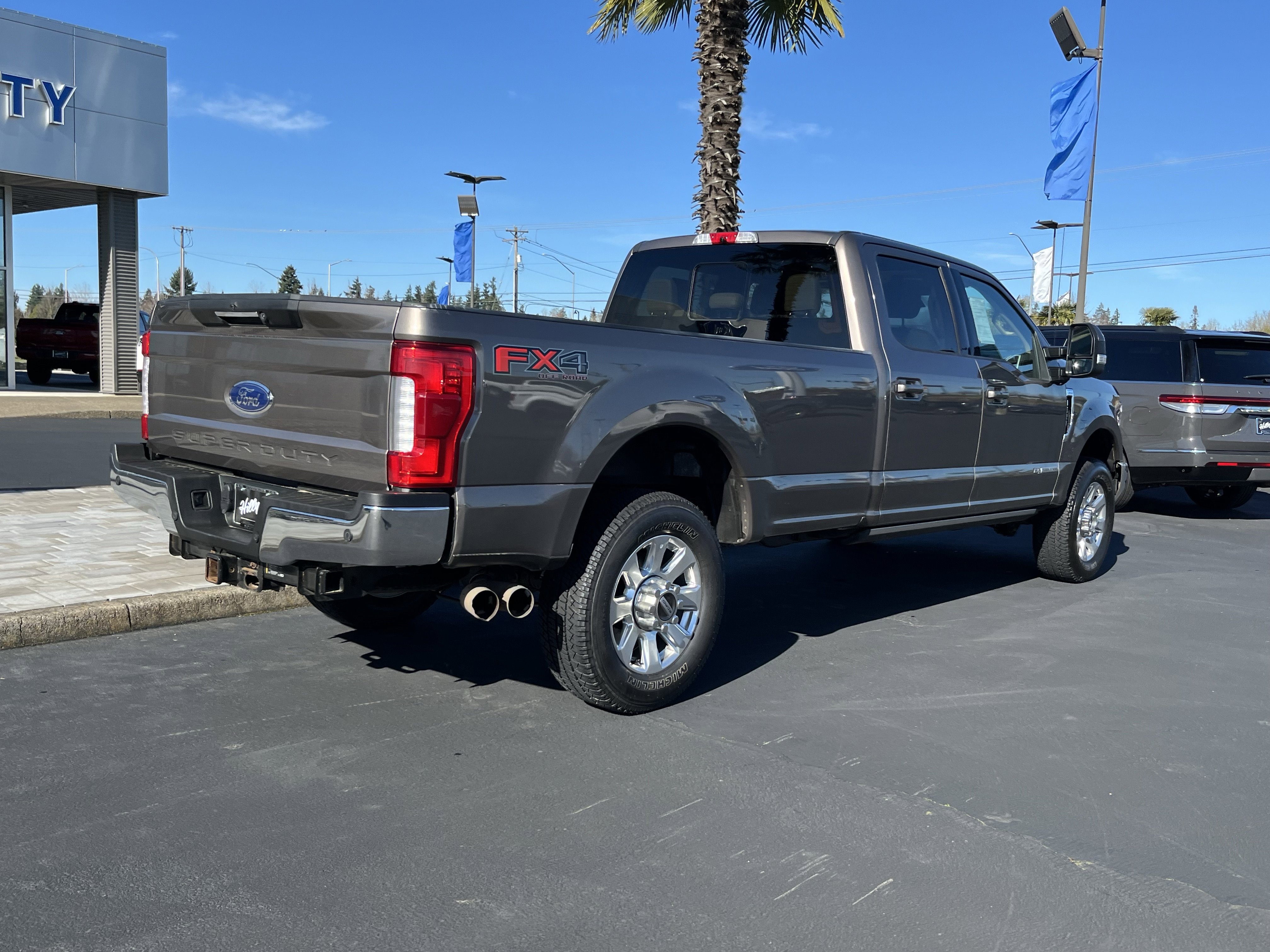 Used 2019 Ford F350 Lariat w/ Lariat Ultimate Package AWD/4WD image 3