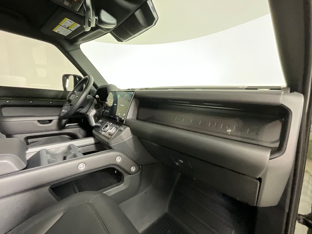 Used 2026 Land Rover Defender 130 X-Dynamic SE AWD/4WD image 19