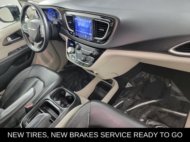 Used 2017 Chrysler Pacifica Touring-L FWD image 19